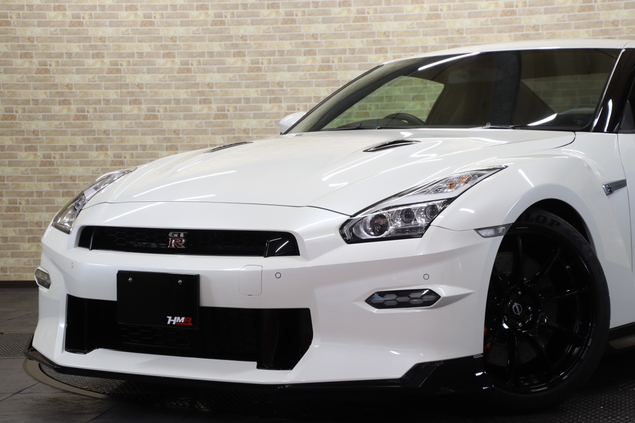 NISSAN GT-R 純正 フロントフェンダー 右側 ホワイト R6 GT-R 3.8 トラックエディションEngineered by nismo 0.4万km MY24