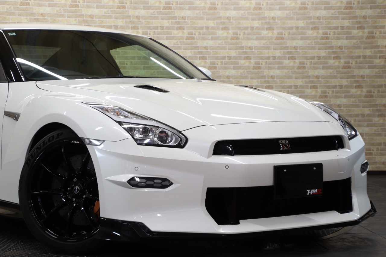 NISSAN GT-R 純正 フロントフェンダー 右側 ホワイト R6 GT-R 3.8 トラックエディションEngineered by nismo 0.4万km MY24