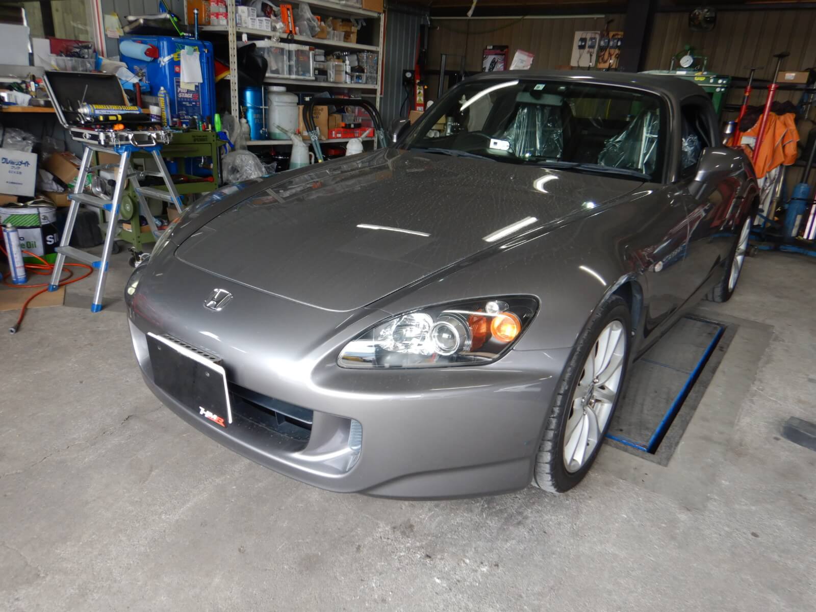 S2000(AP2)の納車前整備で定番症状のルームランプ接触不良を修理しました。