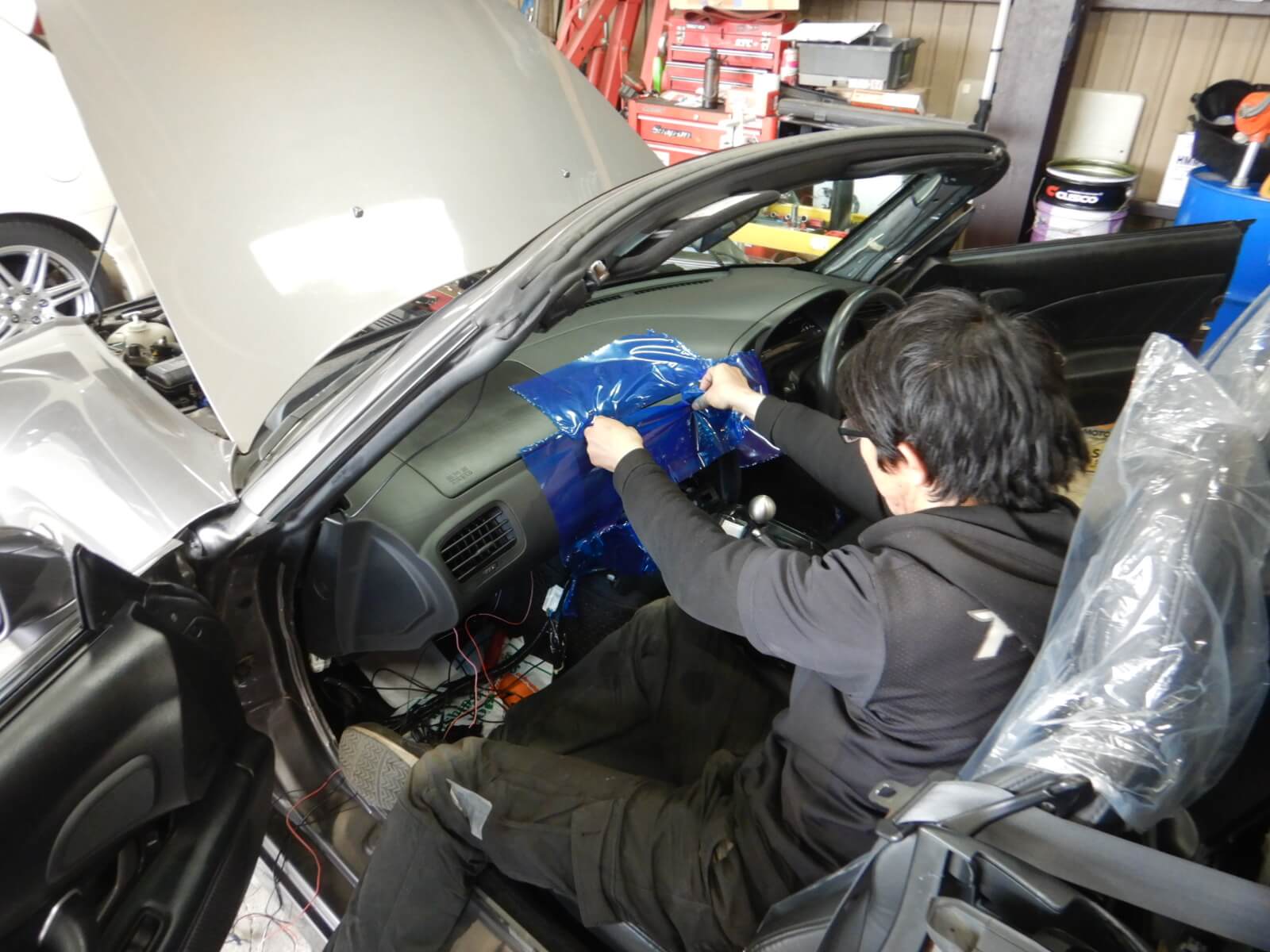 S2000(AP2)の純正ダッシュボードにカロッツェリアモニター(DMH-SZ700