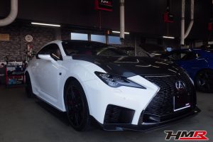 純正カーボンルーフ カーボンリアウィング装着のRC-F5.0(USC10)パフォーマンスパッケージの納車前点検整備を行いました